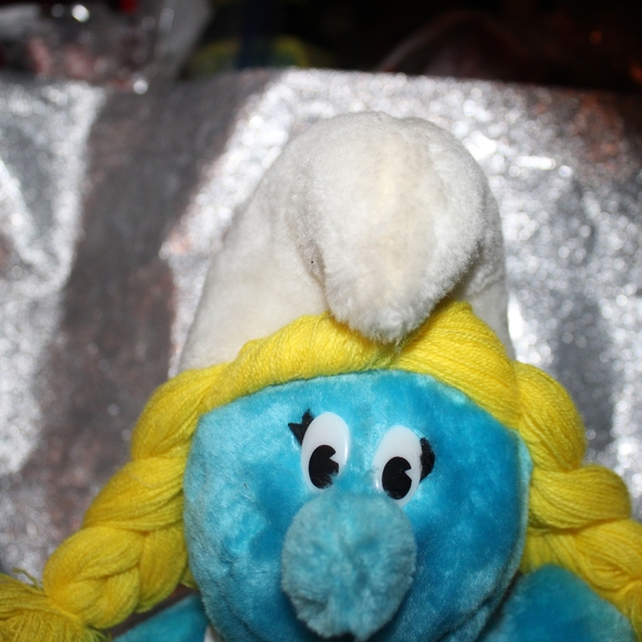 1981 collectible Smurfette plush toy - Picture 7 of 16